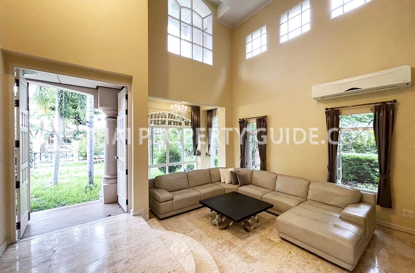 House with Shared Pool in Srinakarin 